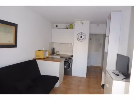 b du r (13)  à louer marseille 5eme arrt  appartement t1 de 22m2  552 cc meublé avec terra