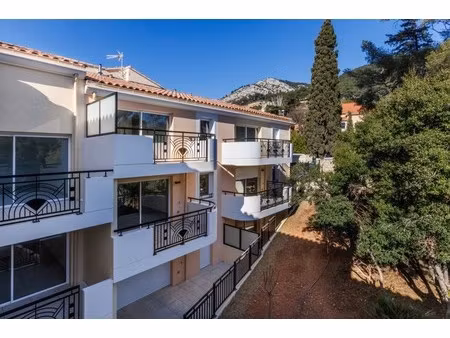 t3 avec parking et terrasse à toulon