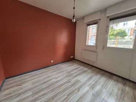 appartement t2 de 34 m2 en résidence avec parking privé.