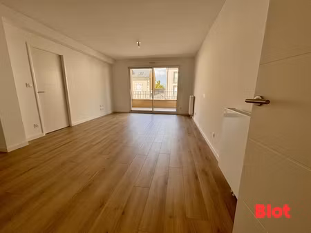 à louer chez blot vitré – t3 au premier étage à vitré résidence en scène