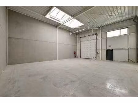 unité pme neuve de 132m² idéalement située entre namur et...