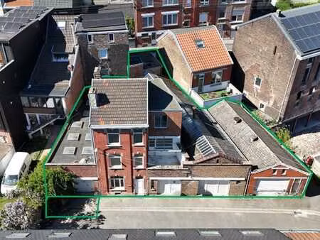 atelier/ entrepot 300 m² + maison (bureau et logement).