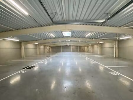 overdekte autostaanplaats te huur centrum roeselare