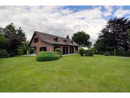 belle villa de plein-pied de 160m² sur beau terrain de 3000m