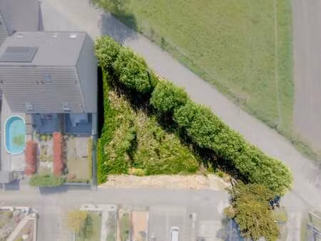 terrain avec ancien projet de construction de deux maisons
