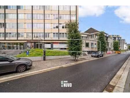 bureau avec garages très bien situé au centre d'alost