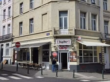 charmant café-bar prêt à l’exploitation au cœur de saint-gil