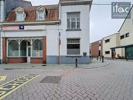 commerce avec logement à un emplacement de choix!