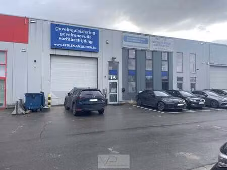 magazijn met kantoren te huur op toplocatie in willebroek