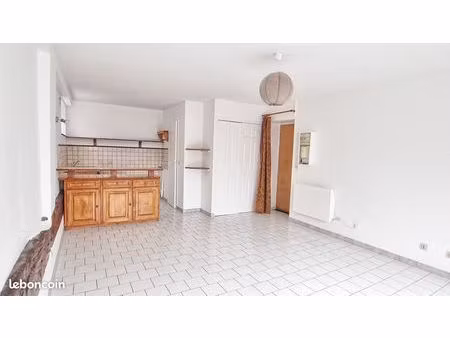 studio 1 pièce 28 m²