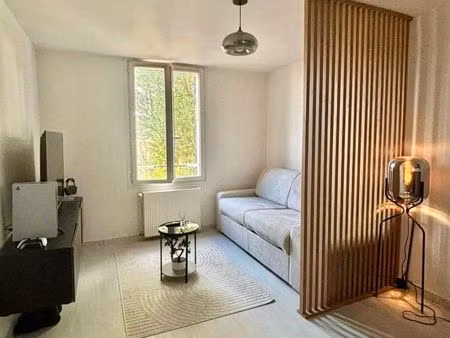 joli studio de 18m2 renové   au calme
