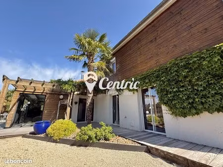 propriété 10 pièces 217 m²