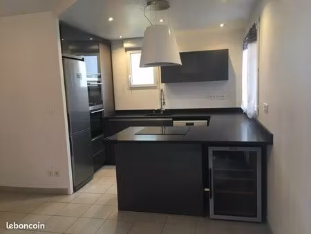 location appartement / duplexe / 3 pièces / 65m2 / balcon couvert/2places de parking/cave
