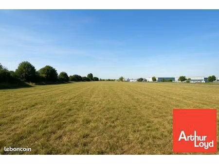 terrain 6647 m² la crèche