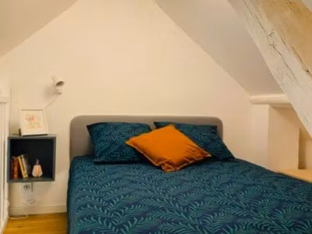 studio avec mezzanine et parking - centre etrechy -entièrement rénové