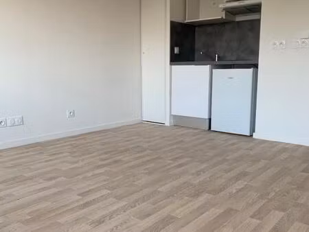 studio 1 pièce 28 m²