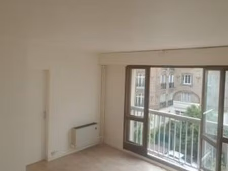 studio 25 m2 libre début mai