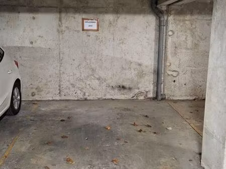 a louer place parking souterrain dijon/république