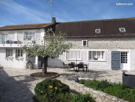 charmante maison ancienne avec ses dépendances à deux pas de bréval