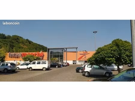 commerce 60 m²