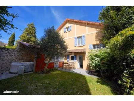 feucherolles - maison de charme de 160m2