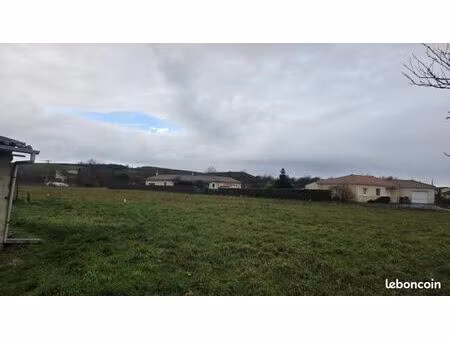 terrain a batir proche centre semalens 915m²