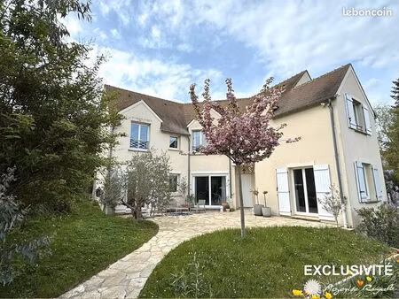 maison 8 pièces 225 m²