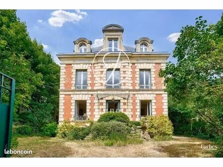 maison 11 pièces 205 m²