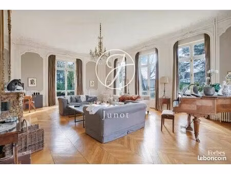 maison 8 pièces 229 m²