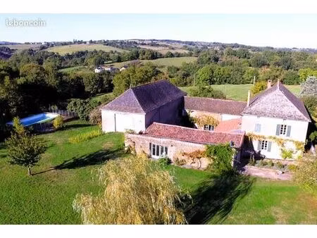 ferme de caractère rénovée avec gîte  piscine et 1 3 hectare dans le tarn