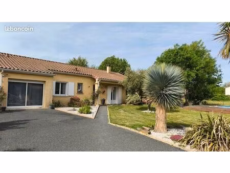 maison de plain-pied vue sur le causse