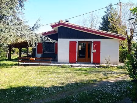 maison de plein pied avec dépendance  garage et terrain 1600 m2