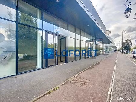 local commercial 150 m² chambourcy