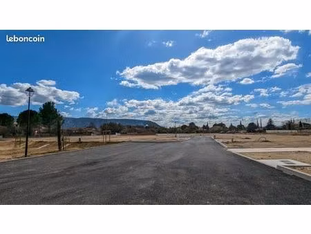 terrain 301 m² robion