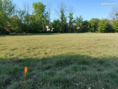 terrain 501 m² saint etienne de tulmont