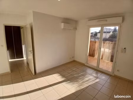 cavaillon  appt t2 de 38 m2  proche centre  climatisation  parking