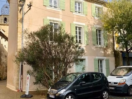 grande maison lumineuse au cœur village