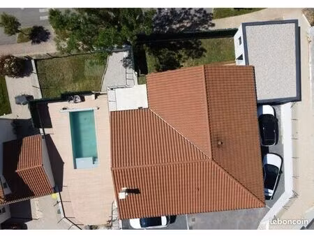 villa contemporaine avec piscine et appartement