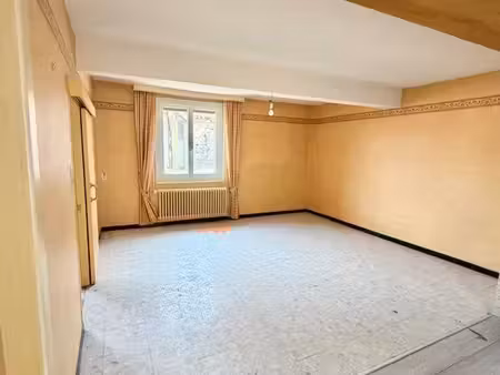 t2 en duplex avec petit extérieur et place de parking privative