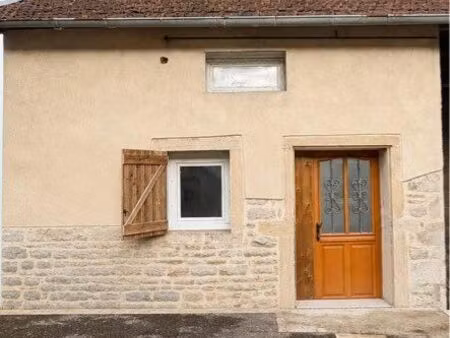 t2 en duplex avec terrasse privative d’environ 15m2 et place de parking privative