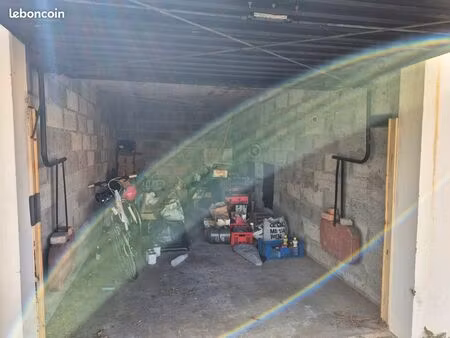 garage à proximité lycée et vennes