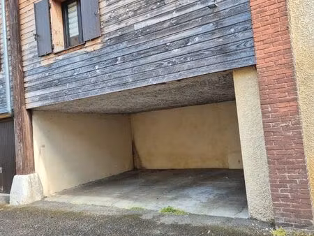 place de parking couverte