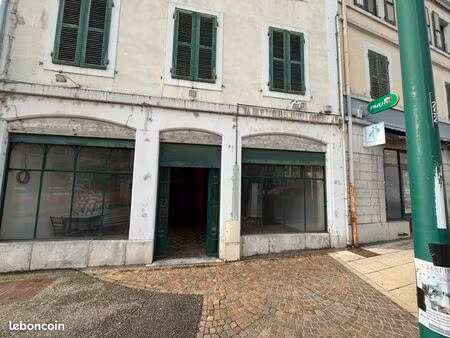 local commercial de 20 à 150m² – centre-ville châtillon-en-michaille – vitrines / fort pot