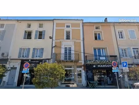 local commercial 90m2 sans frais d'entrée - place montfort vaison la romaine - emplacement