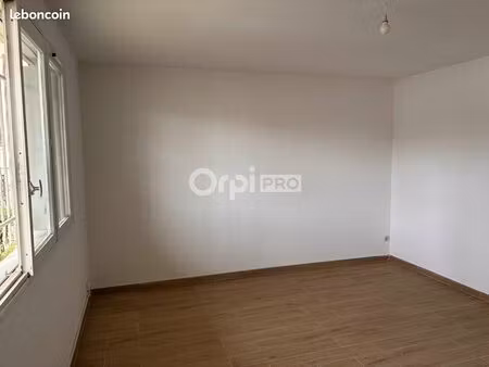 bureau 57 m²