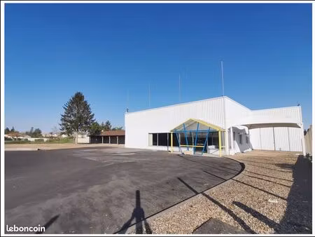 local commercial - zone commerciale très prisée (35.000 véhicules / jour)