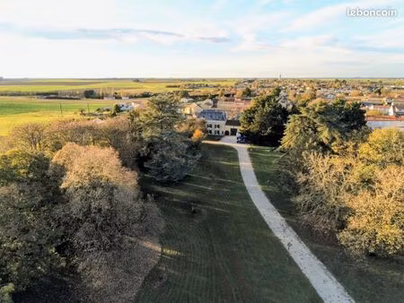 a 17 km de poitiers - maison famiale de 270 m² – charme  confort moderne et potentiel loca
