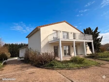 villa 6 pièces 255 m²