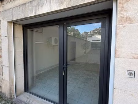 local professionnel de 35 m2 à robion
