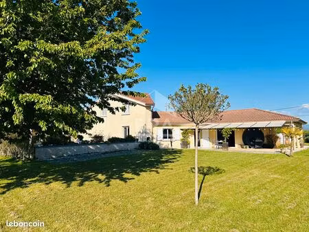 villa 7 pièces 176 m²